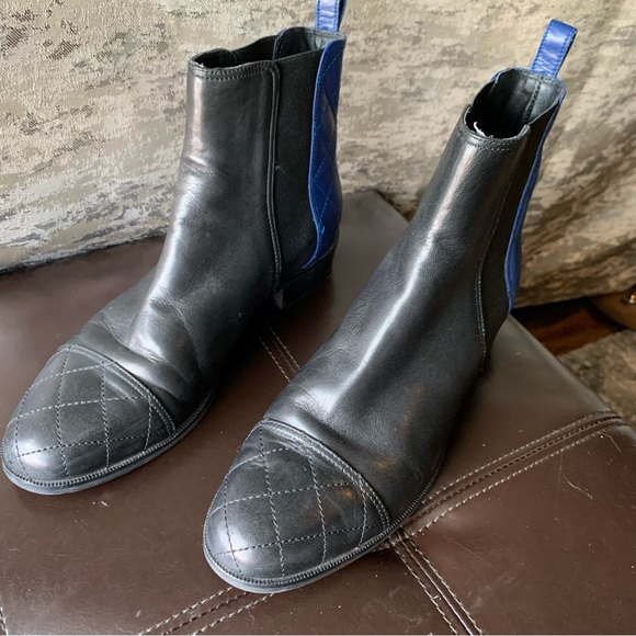 Luxury boots from LK Bennett. Expert craftsmanship and signature detailing! - Picture 2 of 6